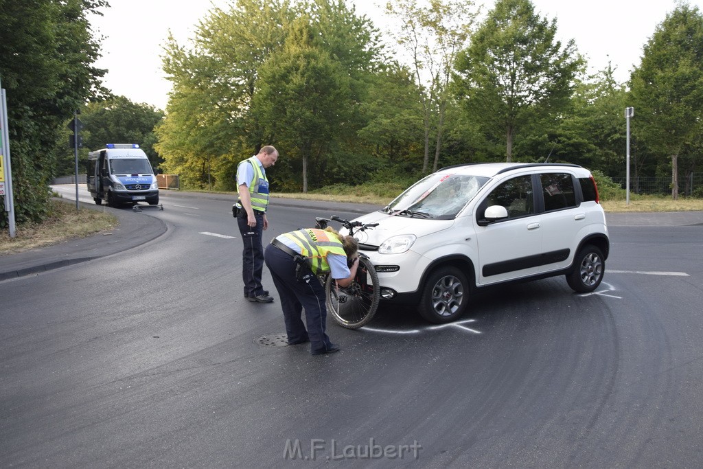 VU PKW Rad Koeln Porz Gremberghoven Alter Deutzer Postweg Josef Lindner Weg P17.JPG - Miklos Laubert